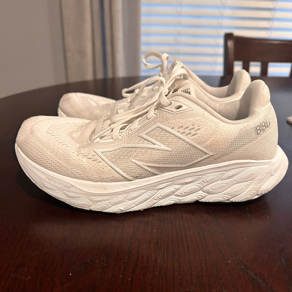 New Balance 880 Size 8 Wide. Great shoes but fit more like a 7.5.